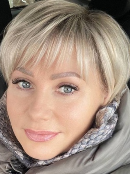 Short Soft Tapered Layers Straight Synthetic Wigs By imwigs®