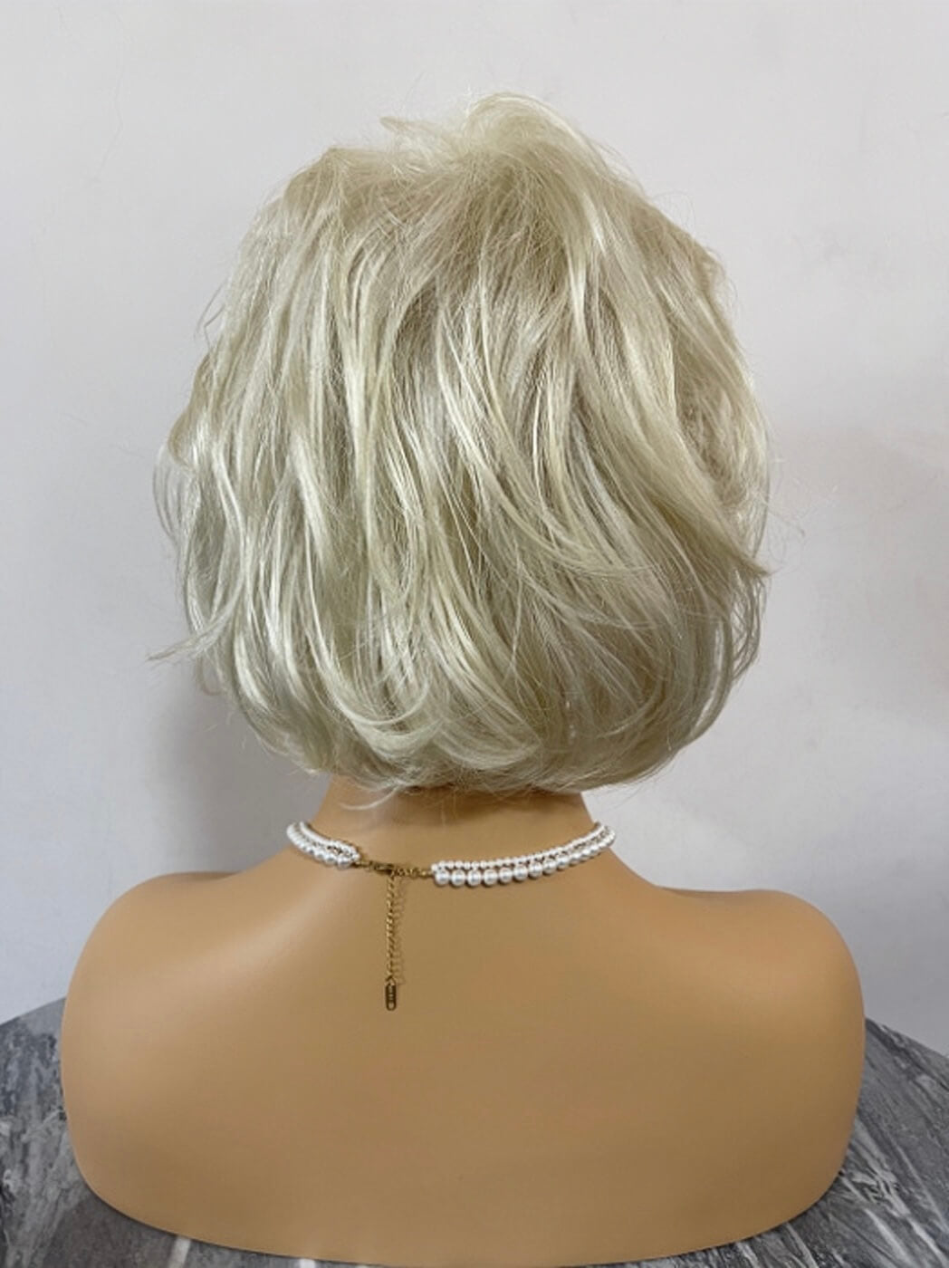 Perruques Bob Perruques ondulées de longueur de menton Perruques synthétiques blondes par imwigs®