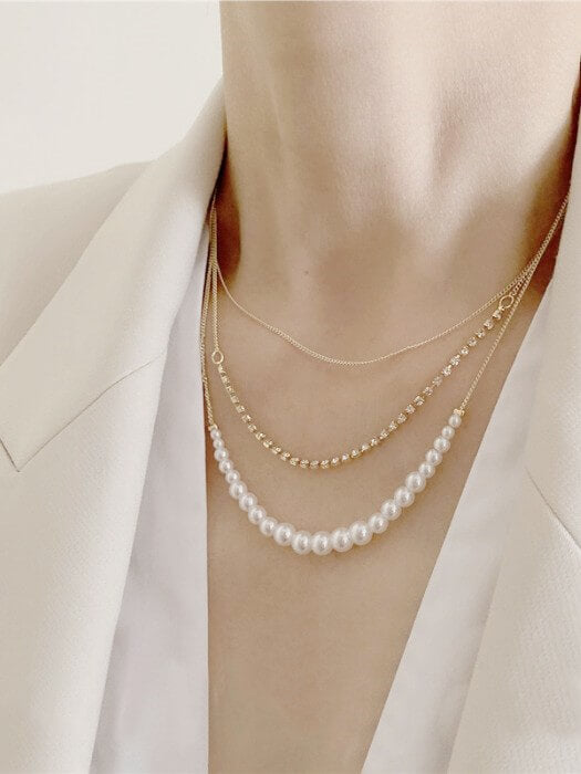 Minimalistische dreilagige Strass-Halskette mit geometrischen Perlen aus Gold