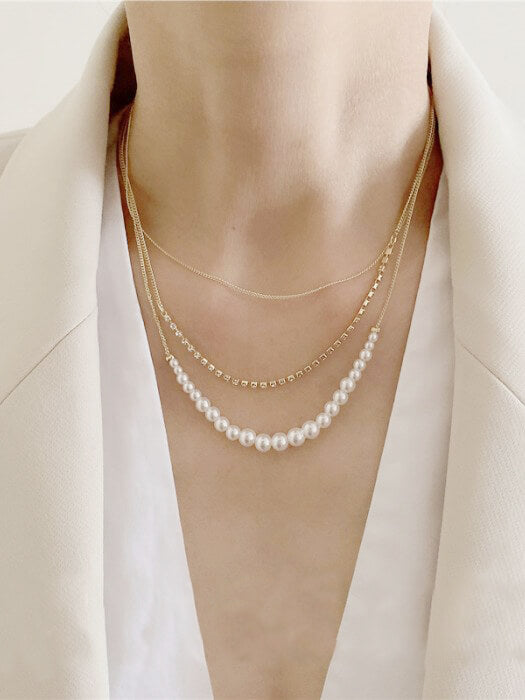Collier minimaliste en strass à trois couches de perles géométriques dorées